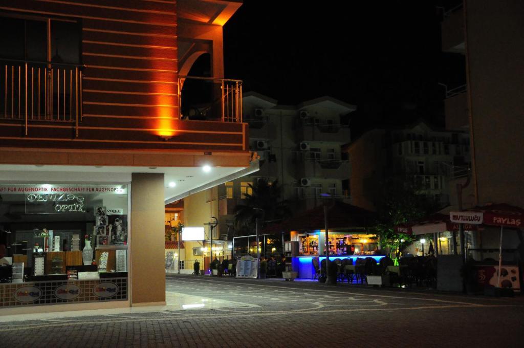 Side Orientt Apartments Bagian luar foto